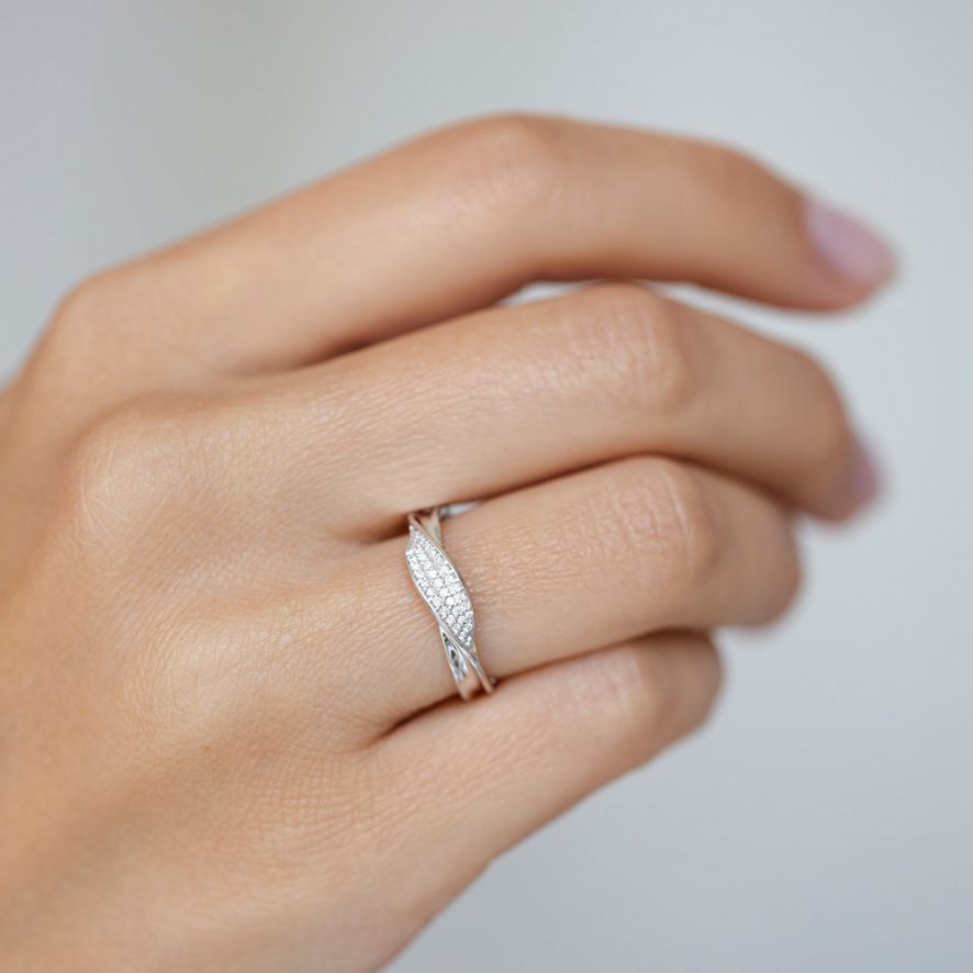 QA Twisted Beauty Diamond Ring - white
