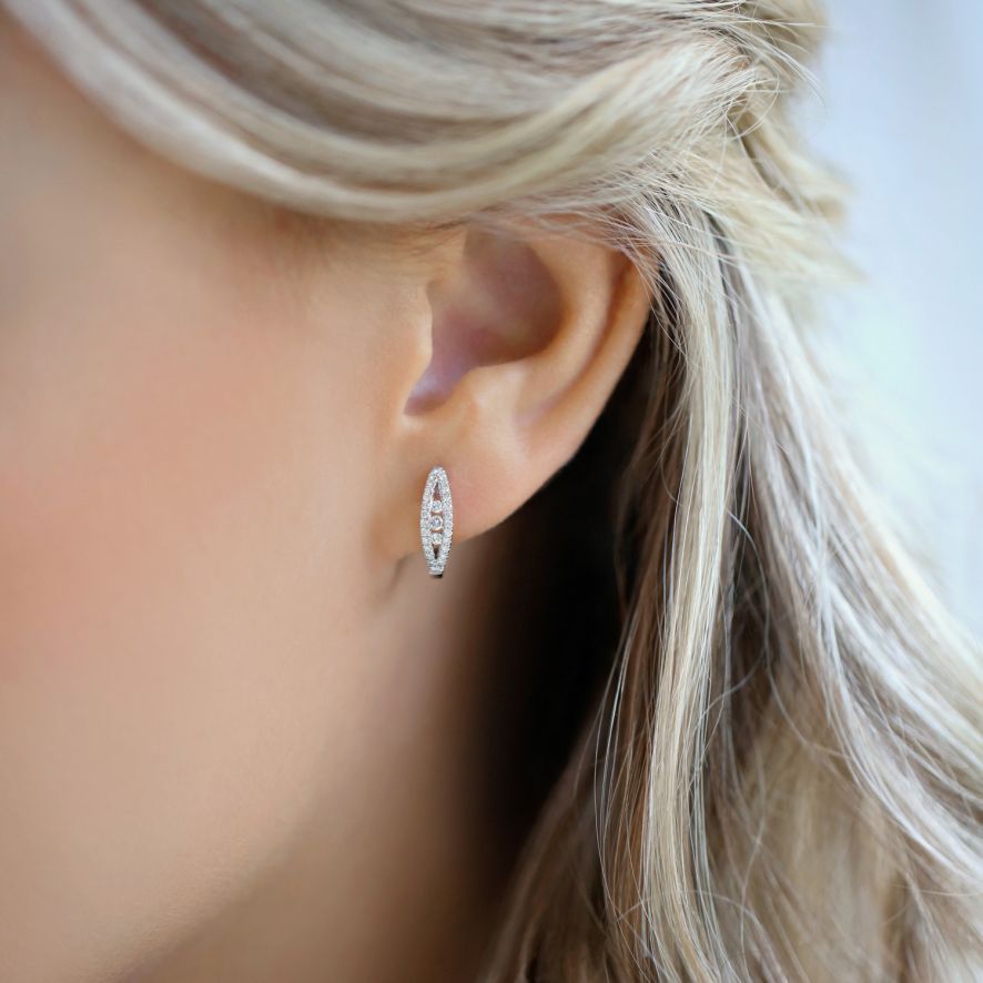 QA Brilliant Gaze Diamond Earrings